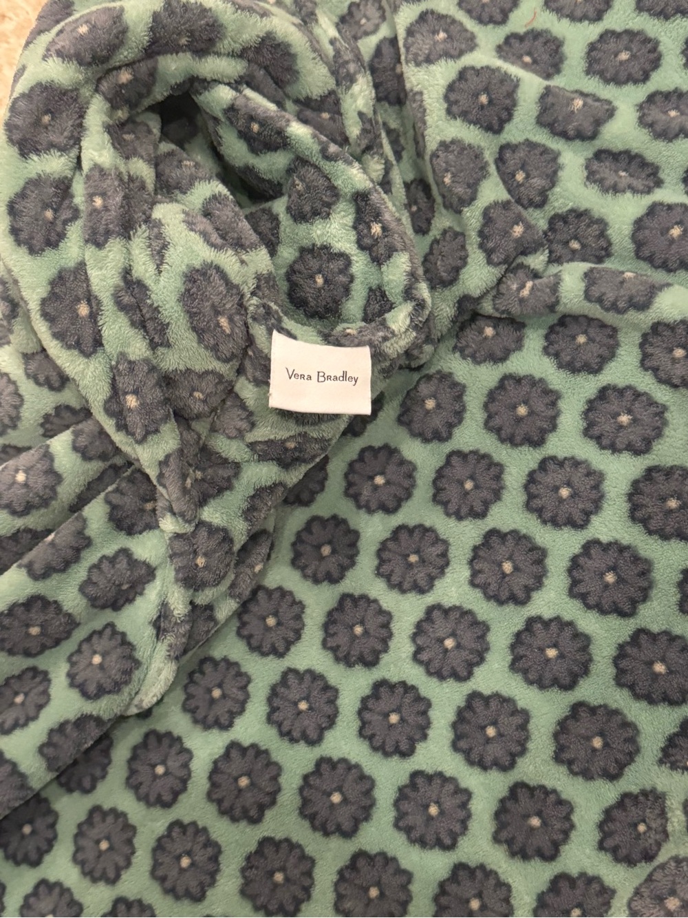 Vera Bradley Fleece Travel Blanket w/Built in Pocket to transform to a Pillow - Picture 3 of 4